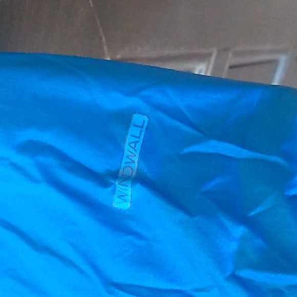 Gently used, reversible, blue, north face jacket - Picture 4 of 4